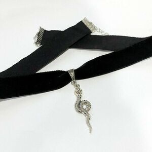 Creative Fashion New Animal Necklace Python Pendant Necklace Unique Gift